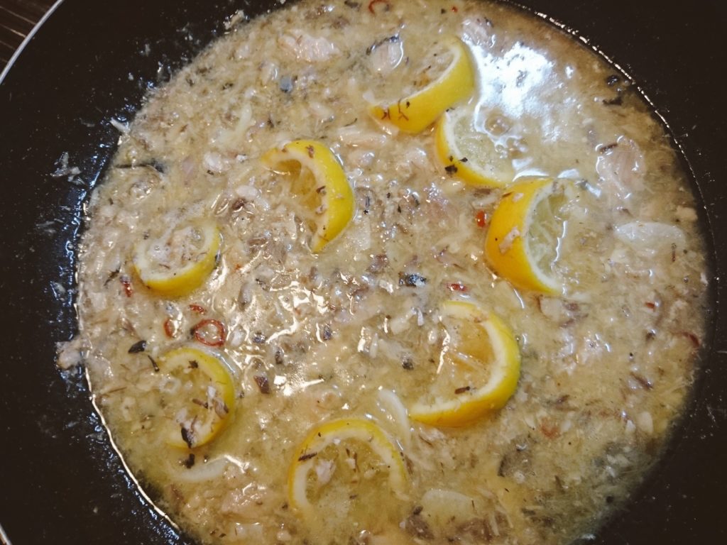 鯖缶とレモンのペペロンチーノのソースの写真